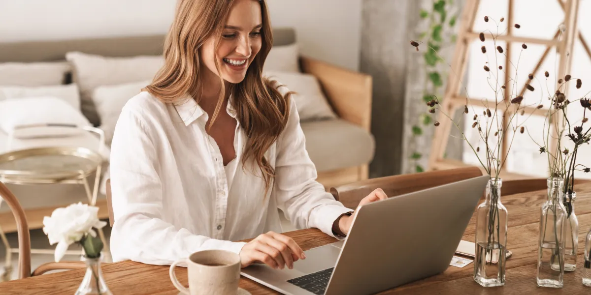 Bei der Arbeit im Homeoffice spielt die Organisation eine große Rolle. © Shutterstock, Dean Drobot