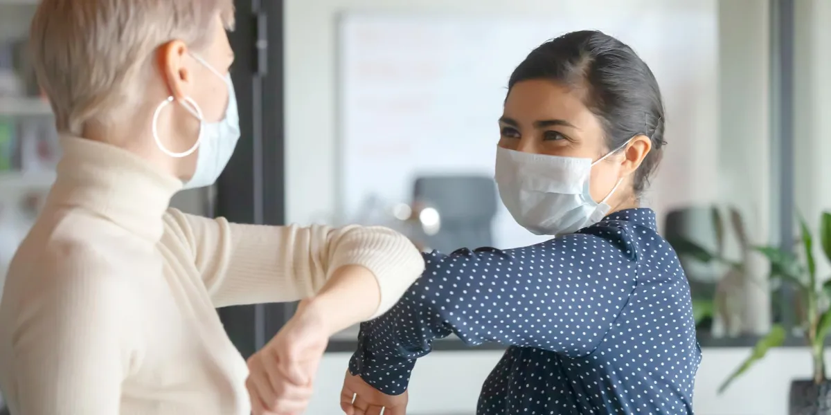 Mit der aktualisierten SARS-CoV-2-Arbeitsschutzverordnung gehen einige Änderungen einher. © Shutterstock, fizkes