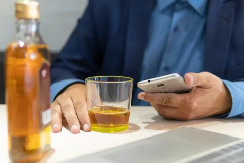 Arbeitgeber:innen sollten alle Methoden zu einer erfolgreichen Suchtprävention kennen. © Shutterstock, diy13