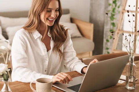 Bei der Arbeit im Homeoffice spielt die Organisation eine große Rolle. © Shutterstock, Dean Drobot