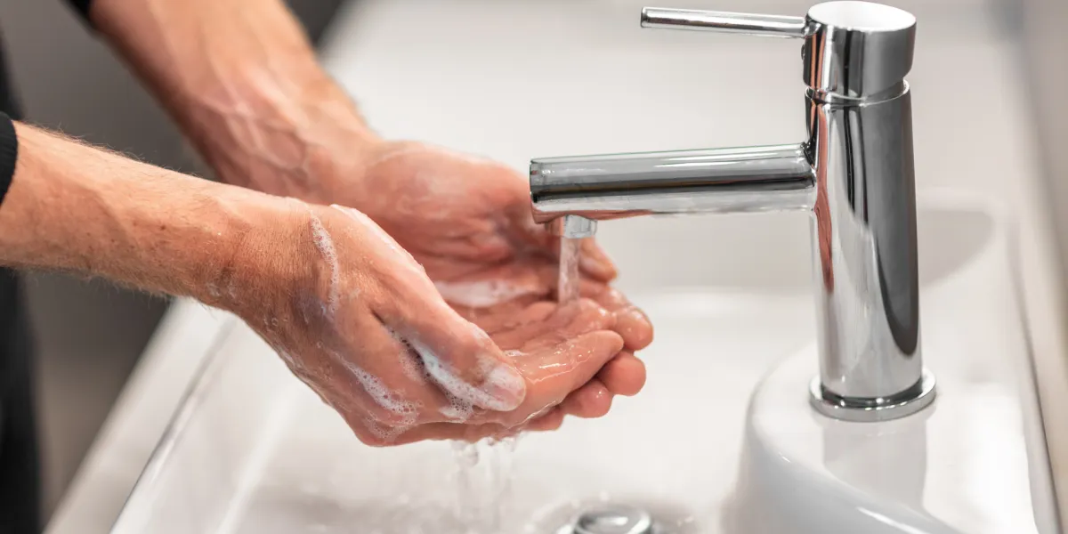 Gerade während der aktuellen Corona-Pandemie ist das Händewaschen wichtiger denn je. © Shutterstock, Maridav