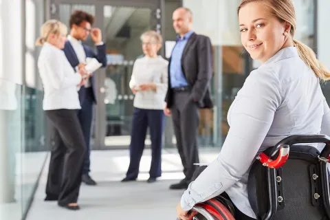 Inklusion ist ein elementares Stichwort für die Integrierung von Mitarbeitern mit einer Behinderung. © Shutterstock, Robert Kneschke