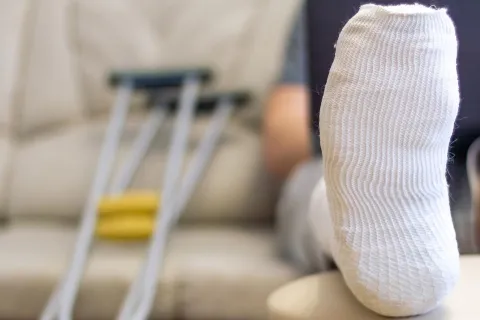 Wie sieht die Rechtslage bei einem Arbeitsunfall im Homeoffice aus? © Shutterstock, irkus