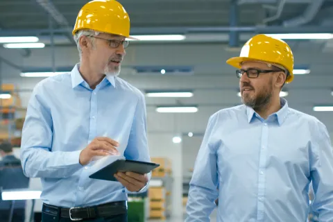 Die DGUV Vorschrift 2 ist an das Arbeitssicherheitsgesetz angelehnt. © Shutterstock, Gorodenkoff