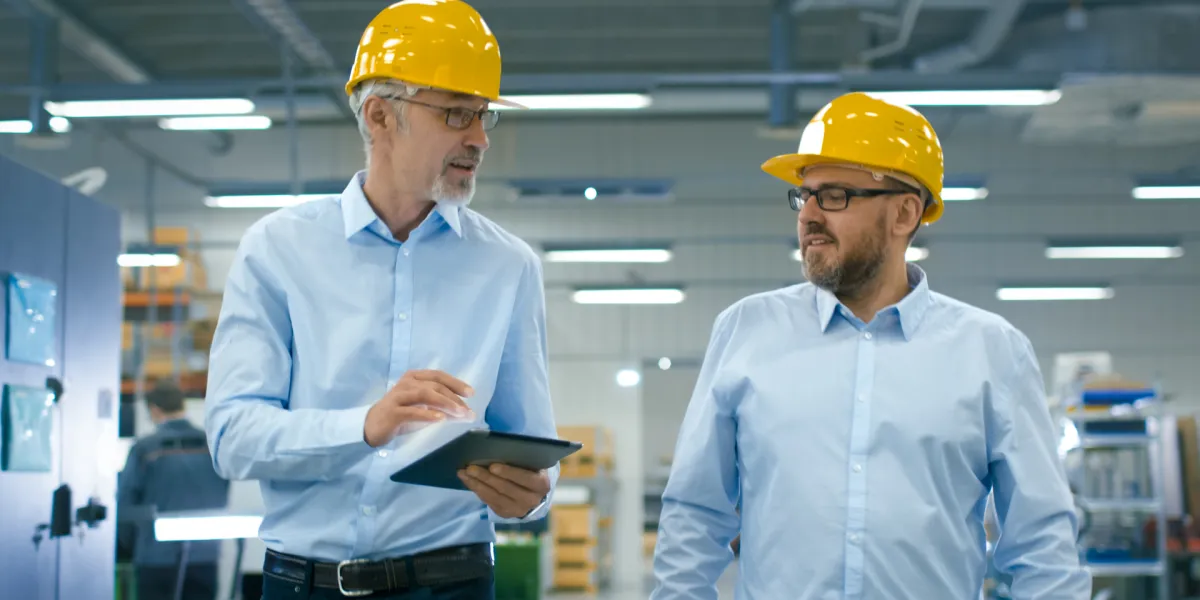 Die DGUV Vorschrift 2 ist an das Arbeitssicherheitsgesetz angelehnt. © Shutterstock, Gorodenkoff